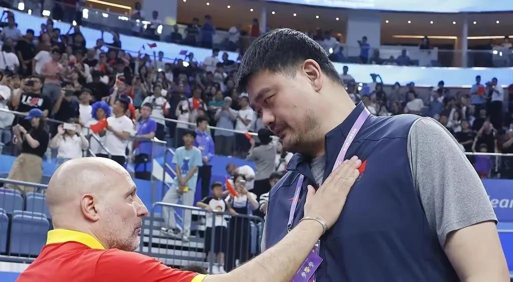 杨毅痛批乔尔杰维奇！

杨毅透露，乔尔杰维奇在中国男篮四个月的训练期间，没有给中