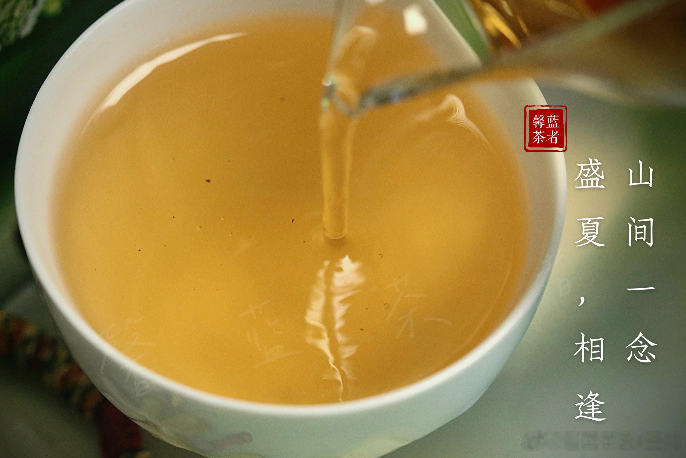 最近的天气，暑气像一层薄纱，罩着。有时候，喝茶是给自己找的一个理由，一个闲与慢的