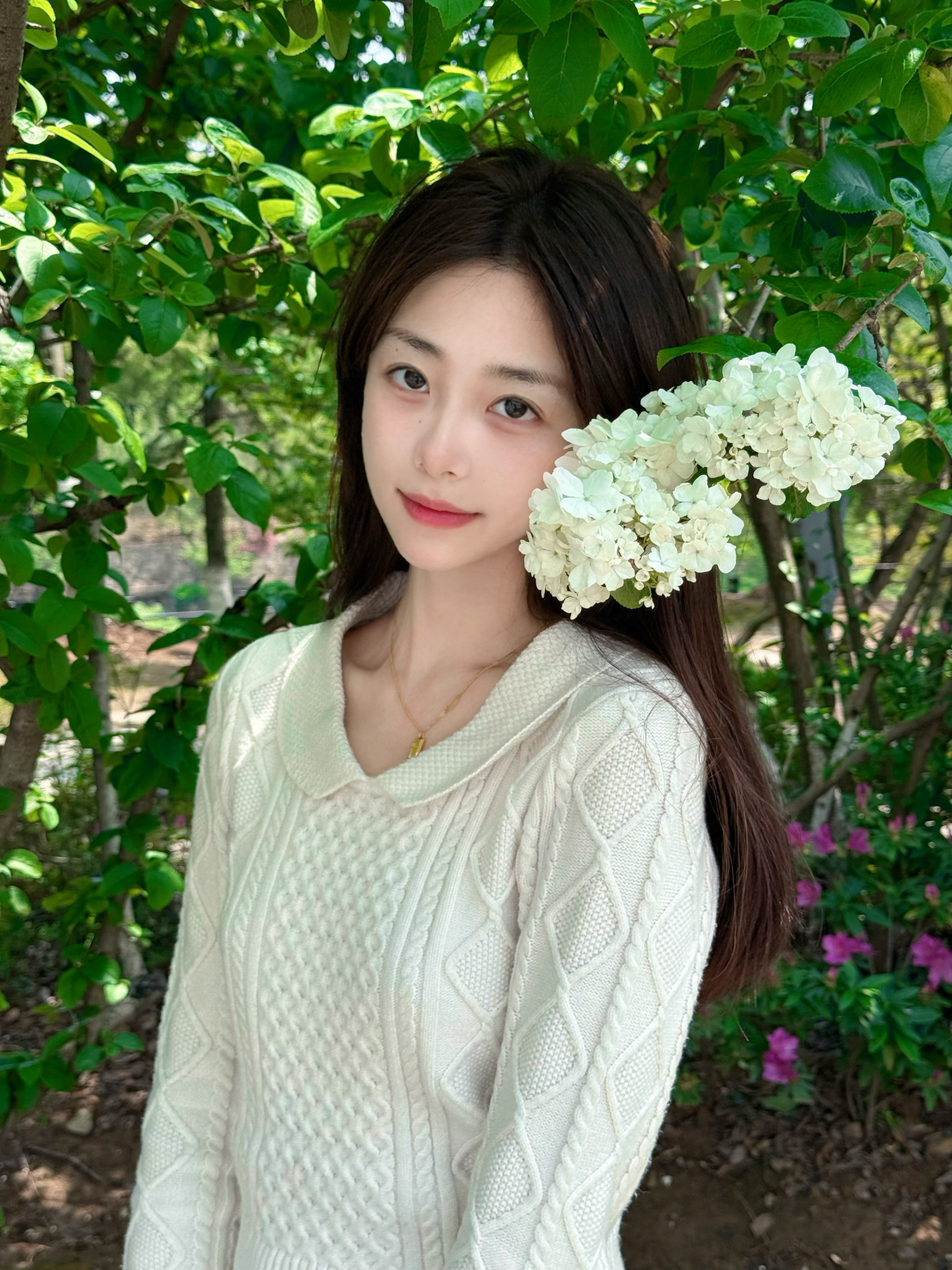 拍完才发现头发被树挂着了hh 