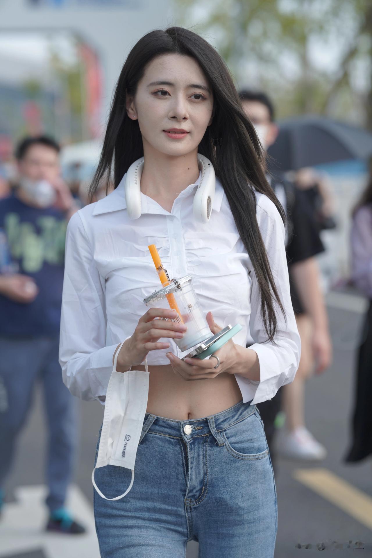 来黑龙潭公园吸收一下灵气～
模特身材怎么样？