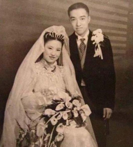 [太阳]1945年，大汉奸携10亿法币、百根金条投奔新四军！陈毅、张云逸当场愣住