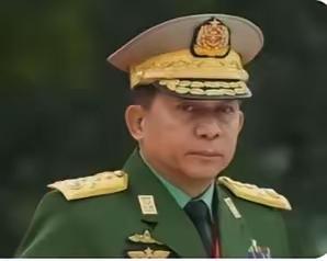 缅甸总统敏昂莱访问印度后，没有停留直飞中国。在乘坐北京一上海的高铁时，他显得十分