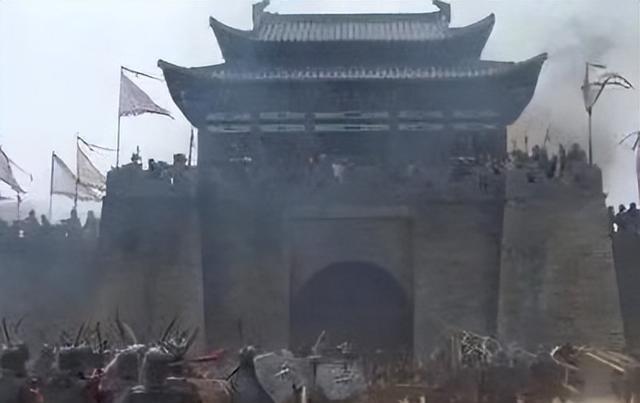 1402年，朱棣攻下南京城，眼见他策马直奔皇宫而去，有个人突然拦在了他面前说：“