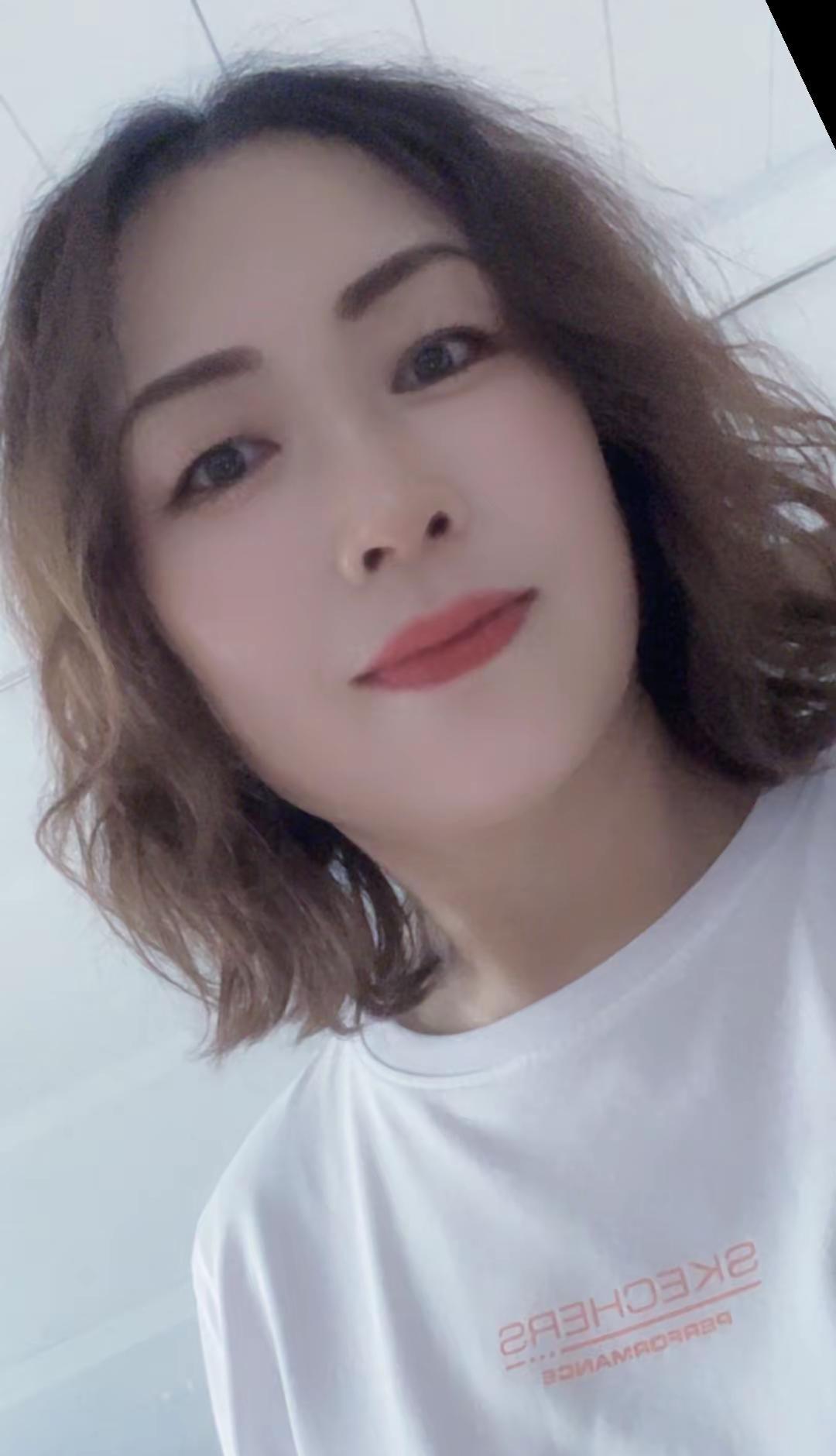 热爱生活，漫步时光，只要身心安然，其它的都是烟火小事，不妨随心做自己，过好每一天