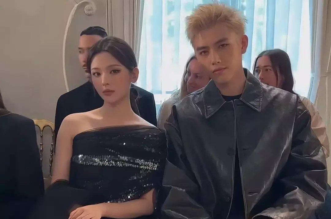 杨超越、陈飞宇同框杨超越陈飞宇同框杨超越看秀高定造型 ​​​