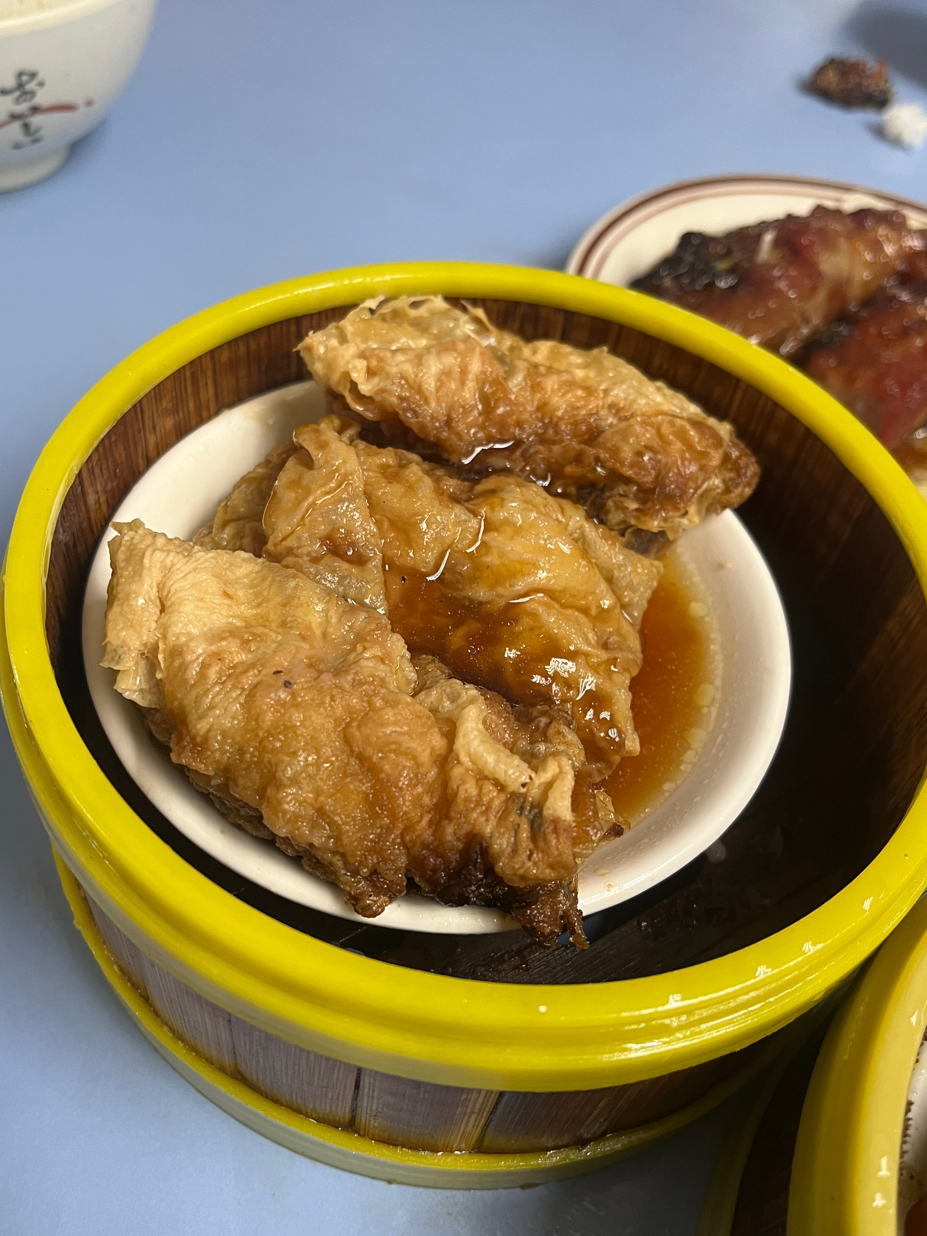 在澳门喝早茶！非常棒！超级多怀旧点心，而且价格适中，好多本地街坊在吃！店员也是超