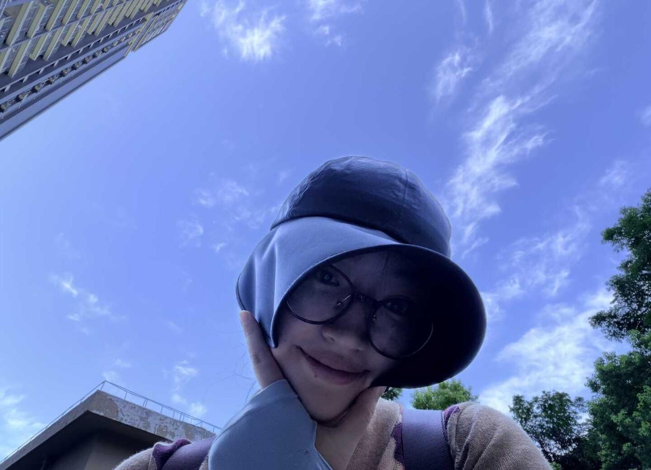 这个世界不好对付是吧
没关系
我好对付呀😊
从冬天就开始酝酿每天健身的计划
终