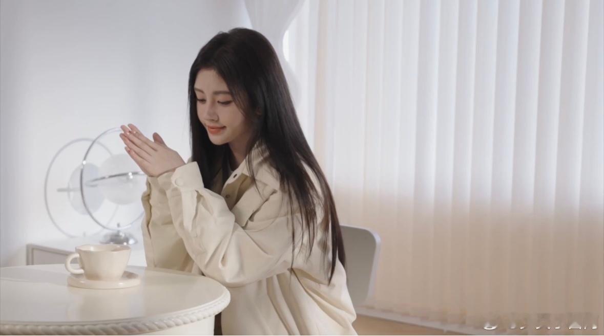 #鞠婧祎冬日居家风#感觉居家的鞠婧祎整个人身上有种说不出来的温暖气质，岁月静好[