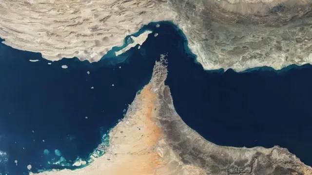 据美国全国广播公司报道，霍尔木兹海峡在那短短的48小时内上演了一场近乎疯狂的生死