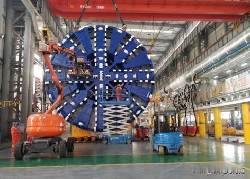 当年那台德国盾构机，修要100万，不修又怕出事，结果中国工程师拆开一看——根本不