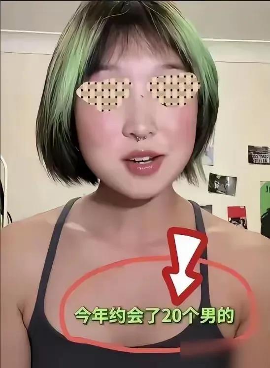 她爸风吹日晒拼尽全力一天挣三百块，​她妈累死累活一个月才挣两千八，老两口不容易啊