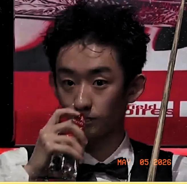 第31局，吴宜泽不犯浑了！
先手进攻57-0领先，母球走位不佳，稳稳做一杆防守，