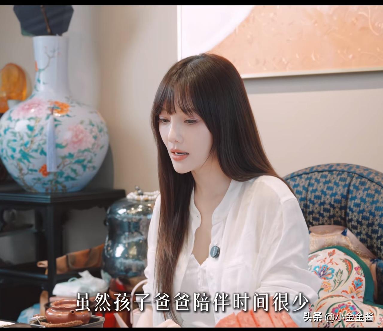 李小璐，引发热议。

7月30日，45岁的李小璐，冲上热搜，最新的采访中，她坦诚