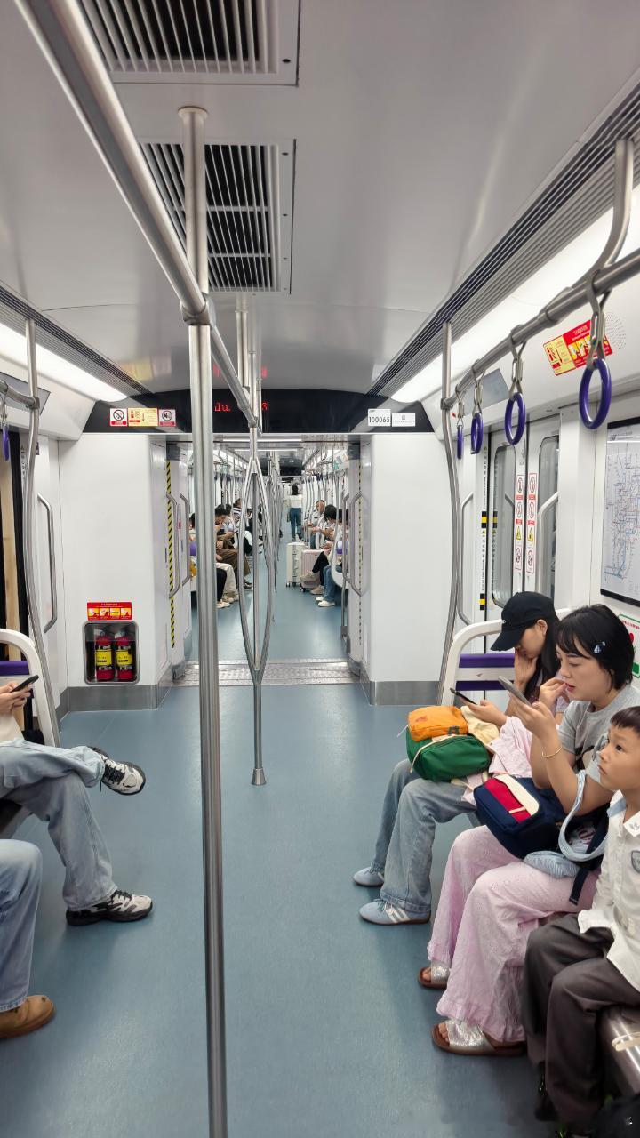 重庆轨道交通 网友：2026年9月24日，18:15分。重庆轨道交通10号线兰花