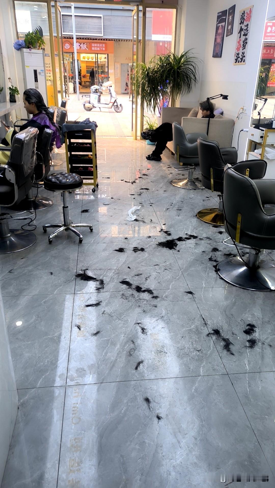 过完年了，好多美发同行都陆陆续续开工了，今年放假9天耍也耍安逸了，也有好多同行没