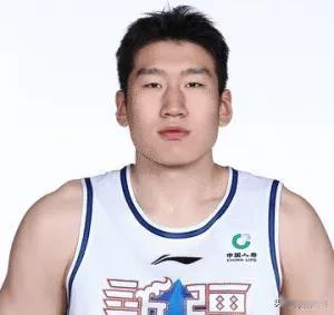 今晚新疆球迷看完这场球会有个疑问，那就是李炎哲去哪了？李炎哲今天可以说状态极佳，