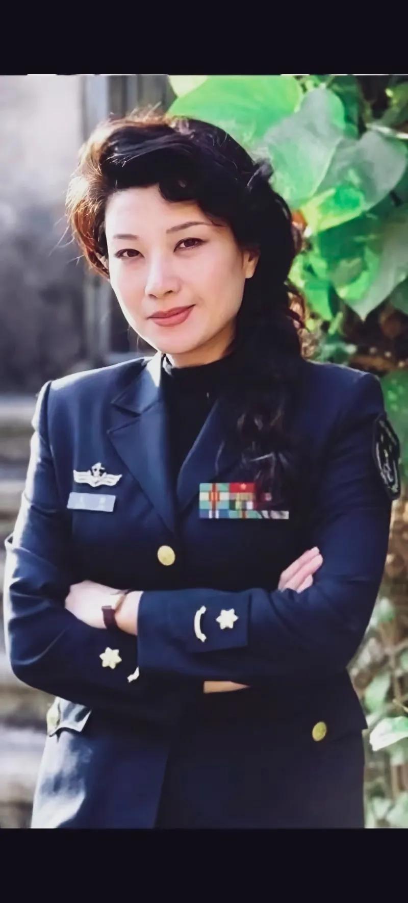 王静，中国人民解放军海军政治部电视艺术中心演员，海军大校，国家一级演员。靠演技和