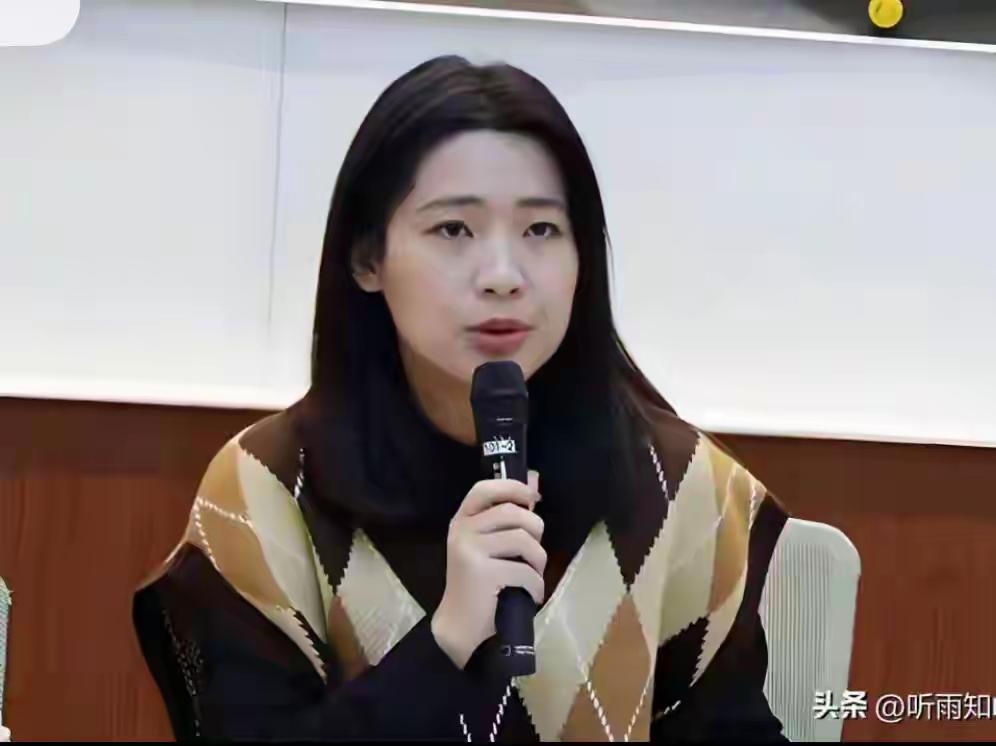 徐巧芯就国民党内一个小小的立委，感觉这两年有人支持，内心开始膨胀权力大多了，上蹿