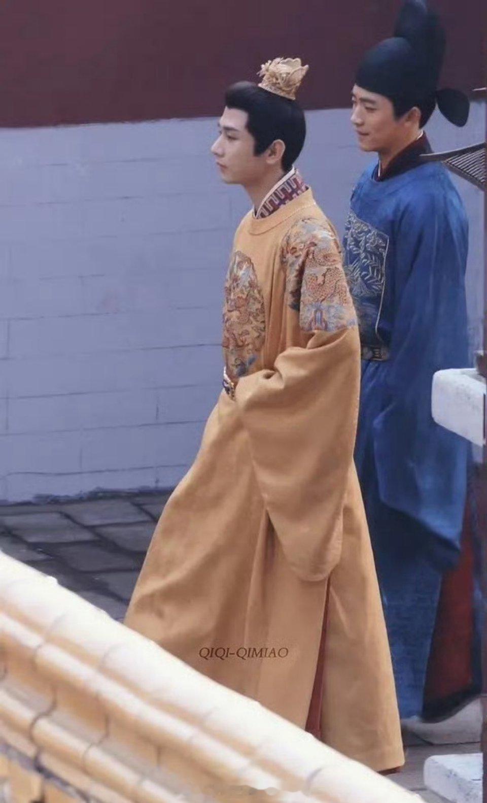 成毅《两京十五日》太子新造型🈶，这剧难得天潢贵胄的造型
