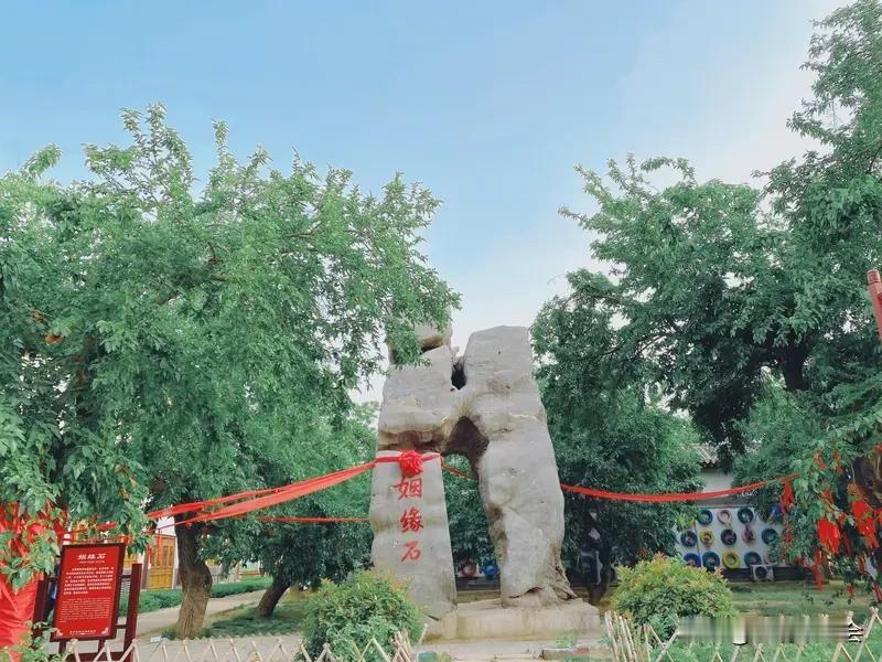 看到“有缘千里来相会”这个上联，一下子就来了兴致。这句上联充满了缘分的奇妙感，让