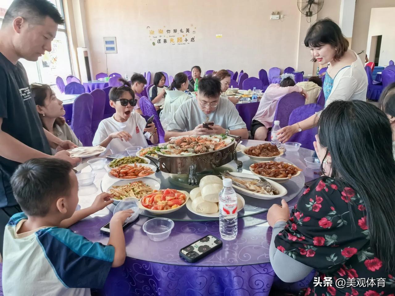 G509国道旁的专门经营低价旅游团餐的餐馆