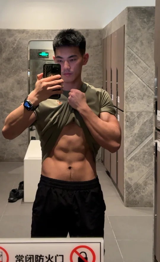 周末了 方便躺你傍边吗