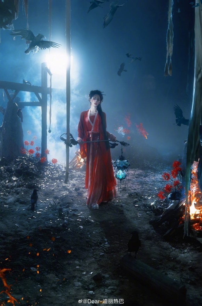 迪丽热巴鬼王妆是自己的想法贺思慕美妆博主的时候     迪丽热巴也太会了！鬼王妆