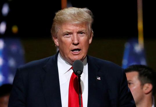 特朗普表面装疯卖傻、言行乖张，还宣称计划3月底至4月初访华，以访华表态假意安抚、