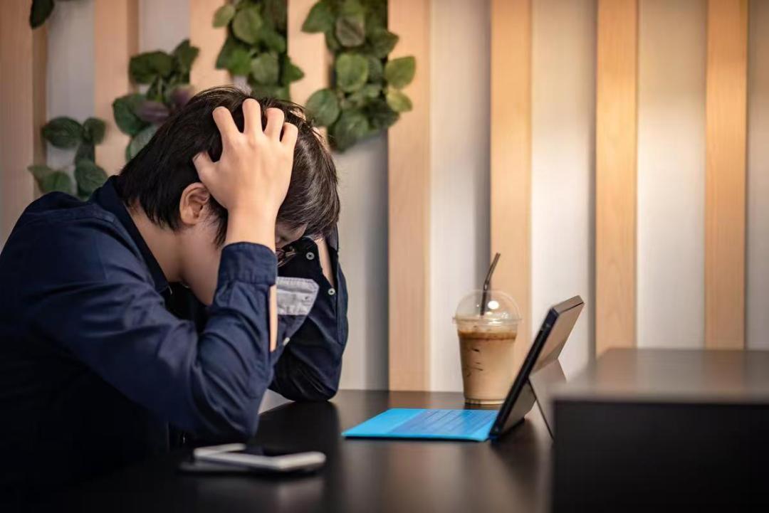 退休生活就是退出职业工作后的生存与活法。说穿了，就是好好休息养生。

我根据许多