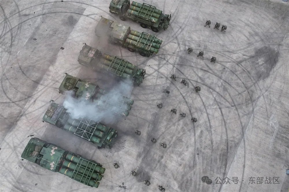 征衣不解弓满弦枕戈待旦向战行越是节假日越要绷紧战备这根线只要军装在身就要使命在心