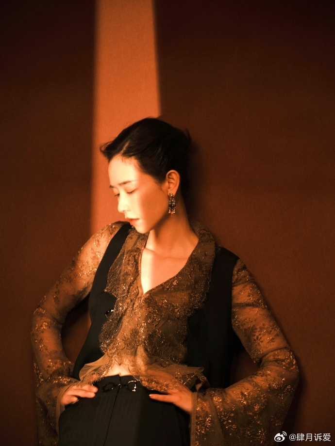 刘雅瑟心疼角色柏庶隐身的名字柏庶的童年全是破碎，原生家庭的控制让她一辈子都活得压