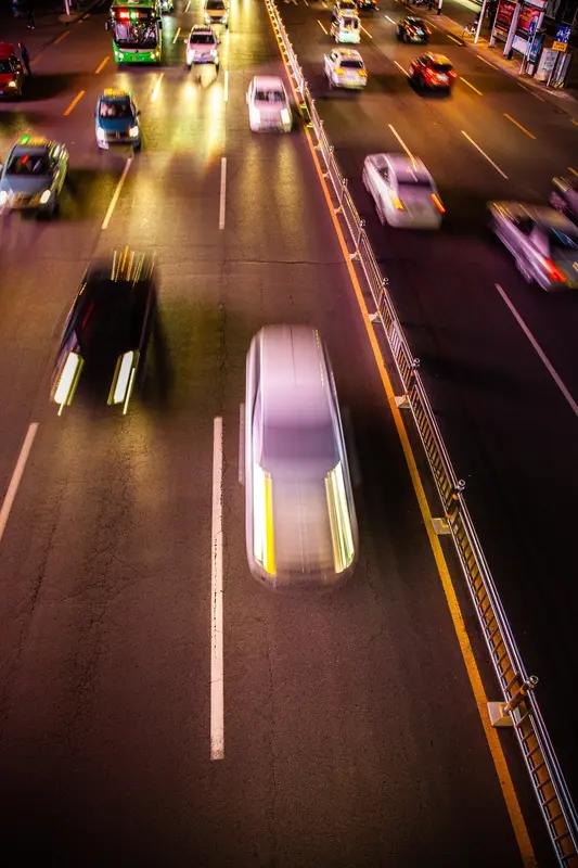 春运硬核返乡！空中视角看地面车流绵延
 
春运返乡潮开启。地面高速车流密集。不少