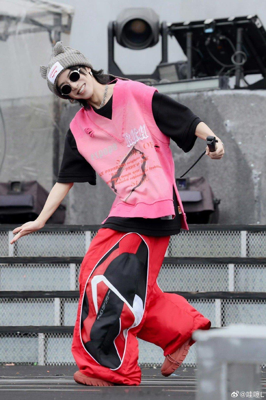 华晨宇 你们在哪家就在哪 环环的结束意味着新的突破。火星舞台永远在创新，下一场注