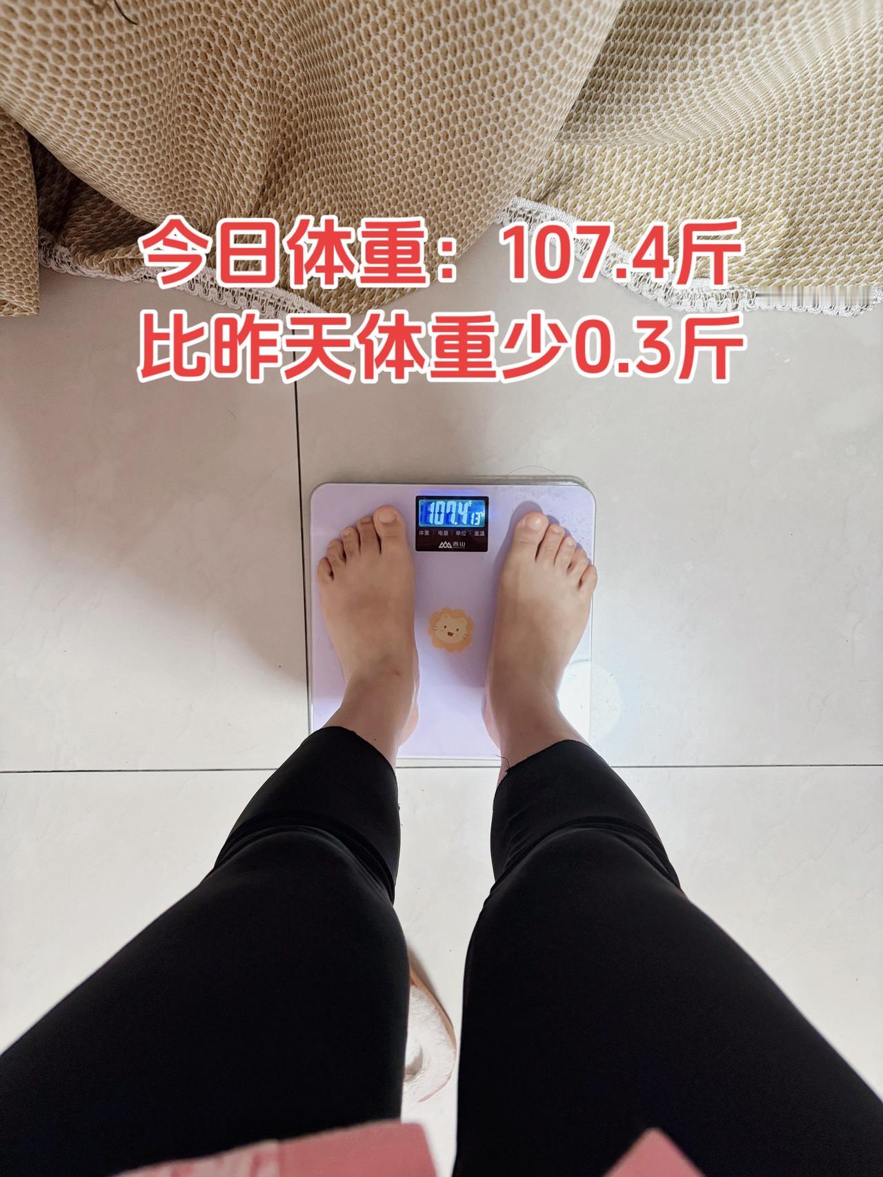 泪水打湿我的减脂餐，发誓瘦到103斤
今日减脂早餐：牛奶燕麦+鸡蛋+番茄+坚果+