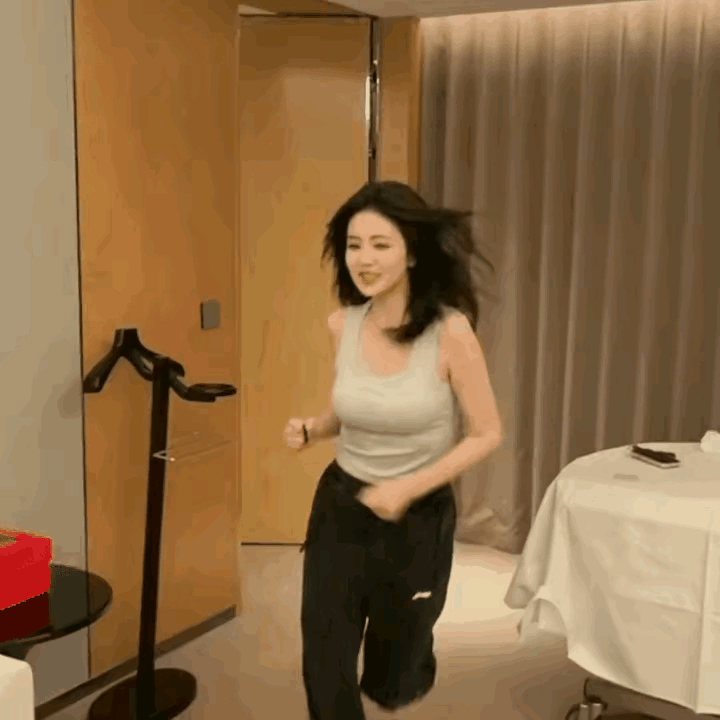 话说，白鹿一出场真的惊到我了，这身材跟我想象的不一样。白鹿到底是啥体型？完全没腰