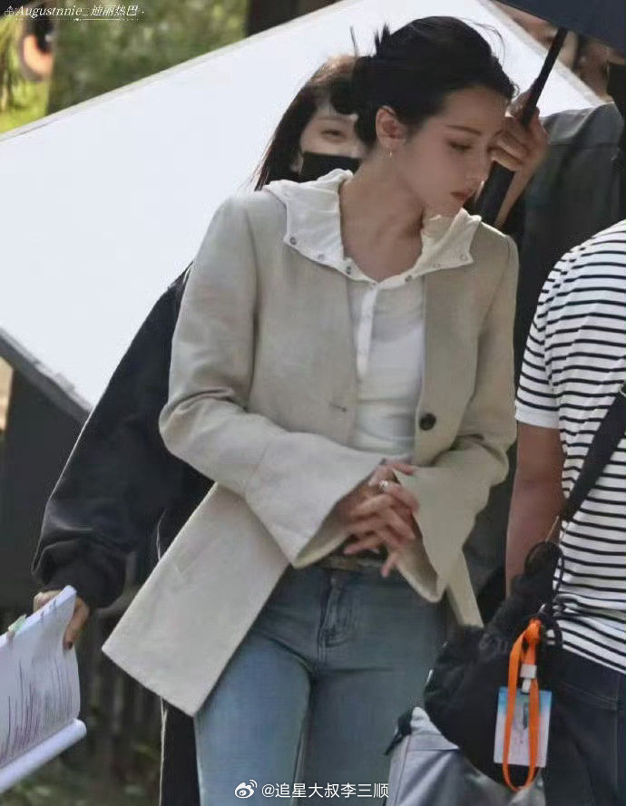 迪丽热巴虽然不能同时拥有一切路透[偷乐][偷乐] ​​​