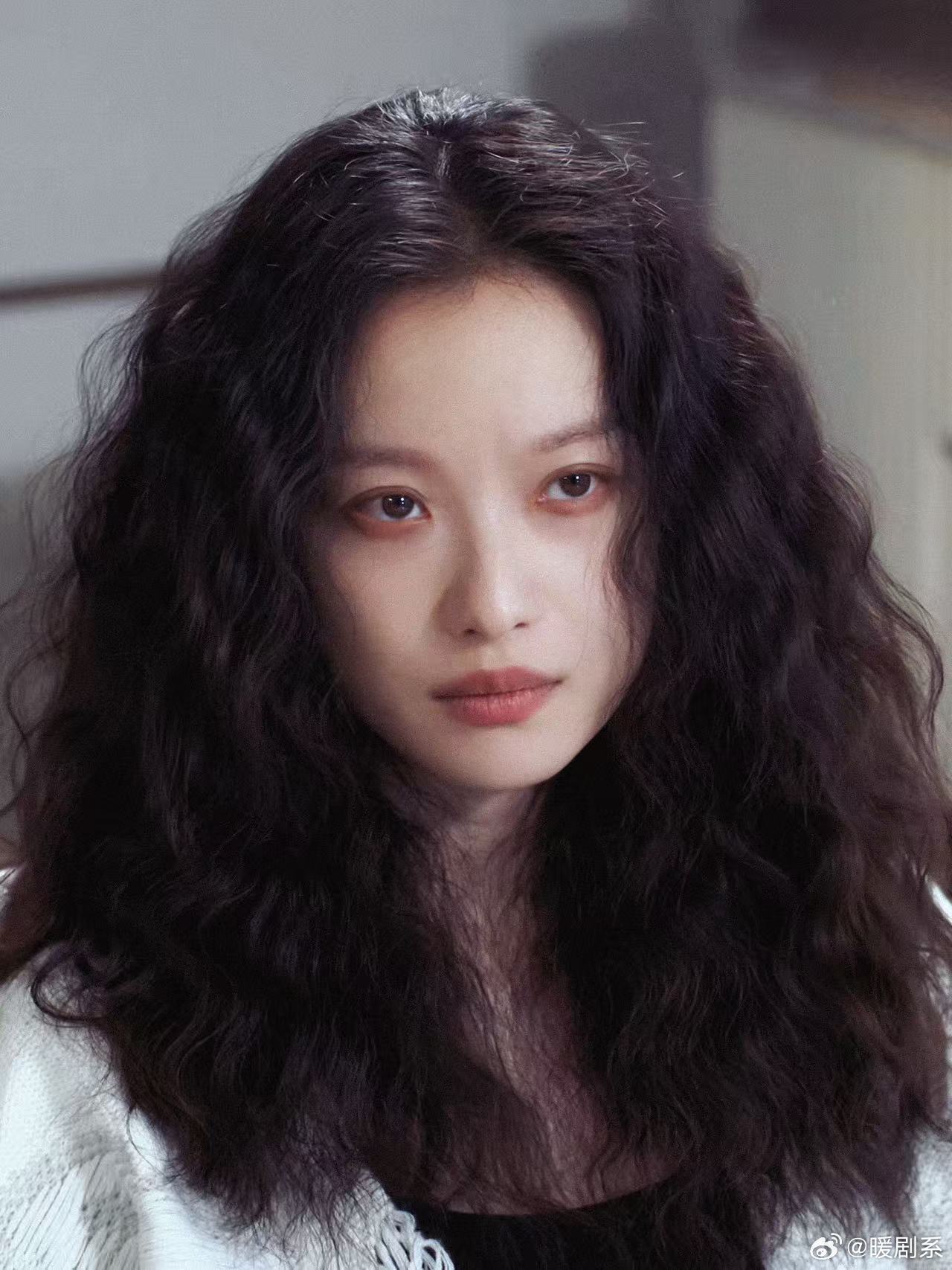 倪妮又有人生镜头了 弟弟心疼姐姐，姐姐却说不委屈。倪妮用一个眼神，演出了任小名替