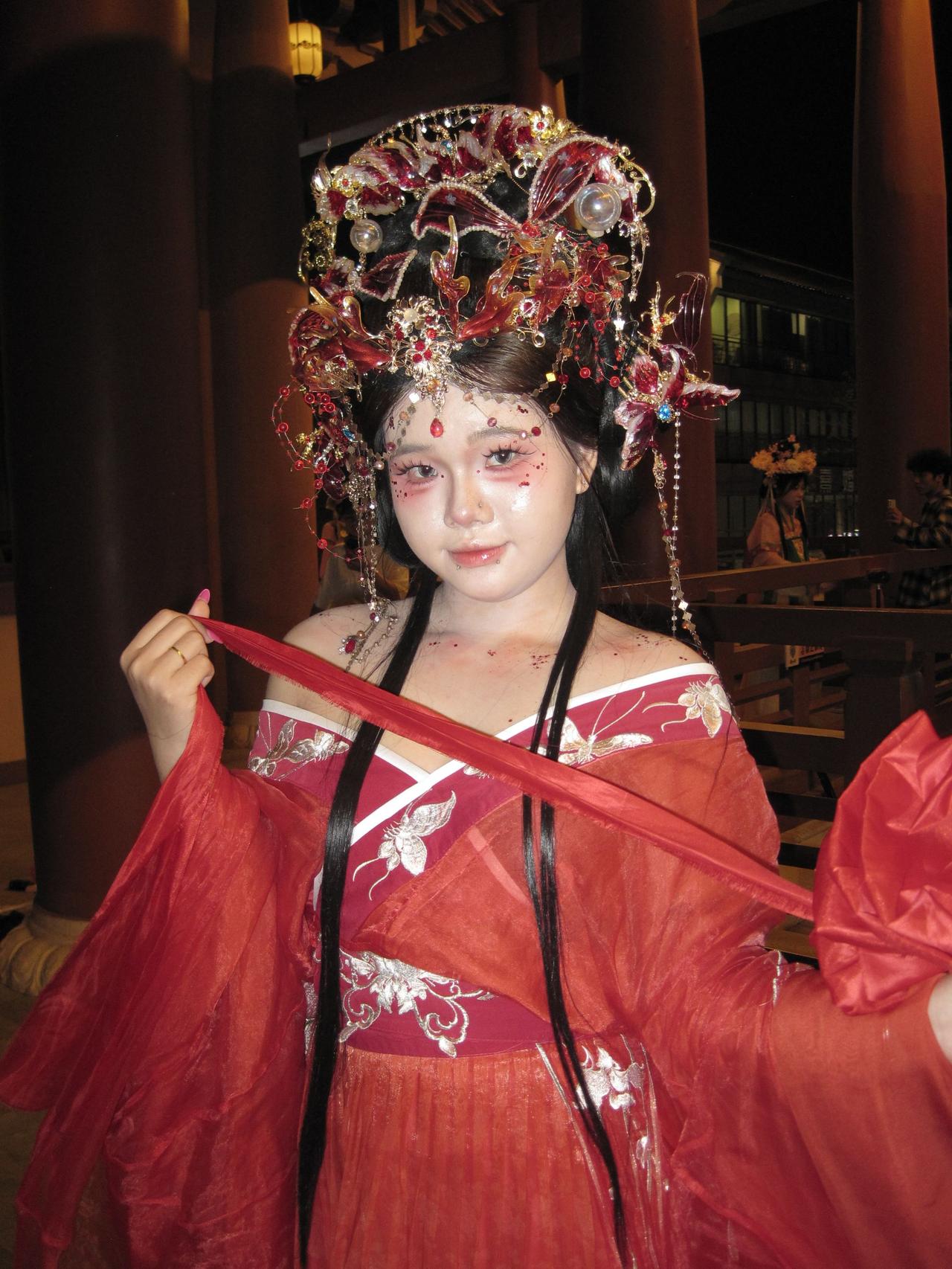 偶遇古镇，随拍几张。～～~汉服约拍 也是拍到宿命感大片了 囍 原创古风计划