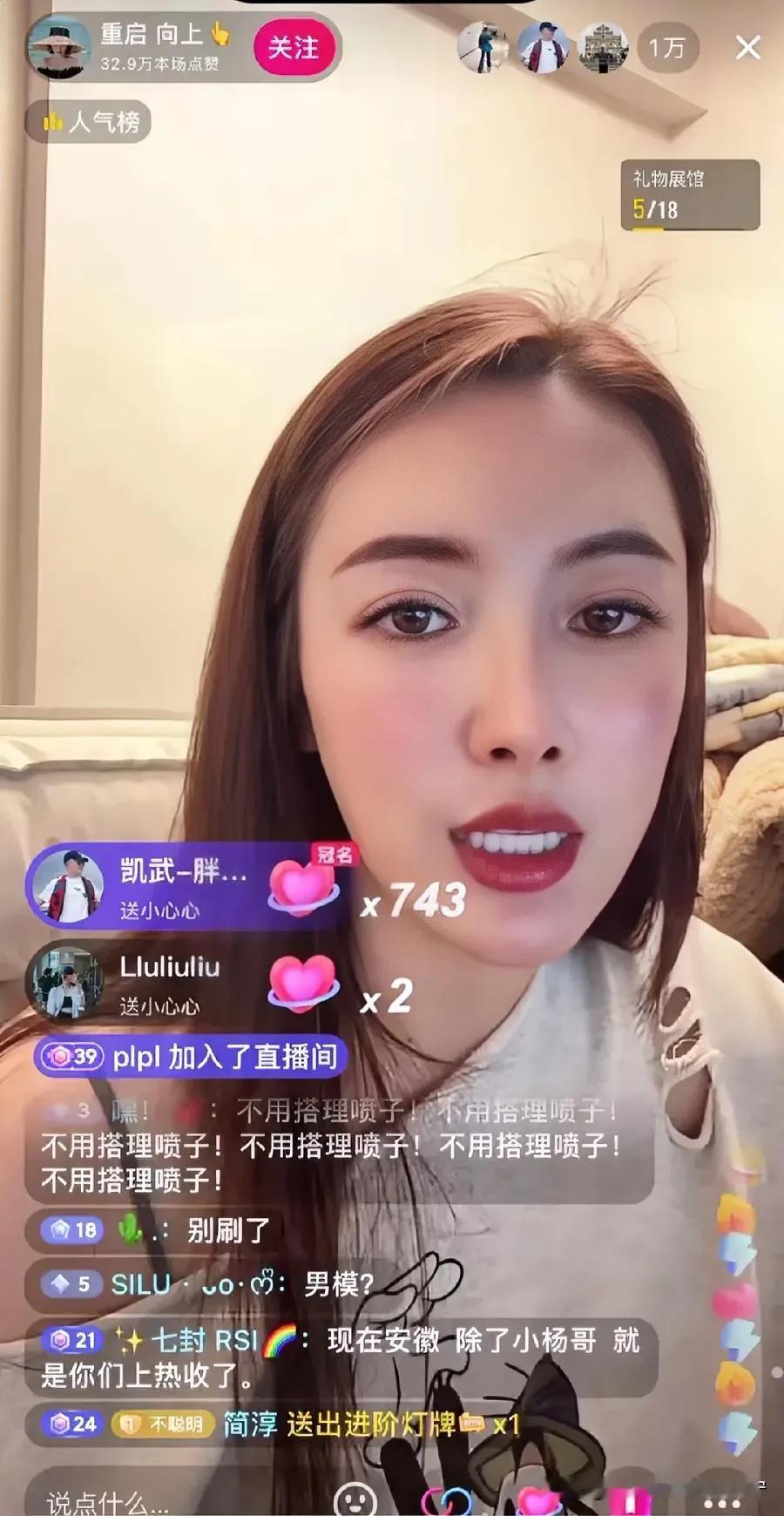 LV柜姐事件，“原配”在第一时间开启直播，澄清了事实，辟谣了谎言：
  ① 我们