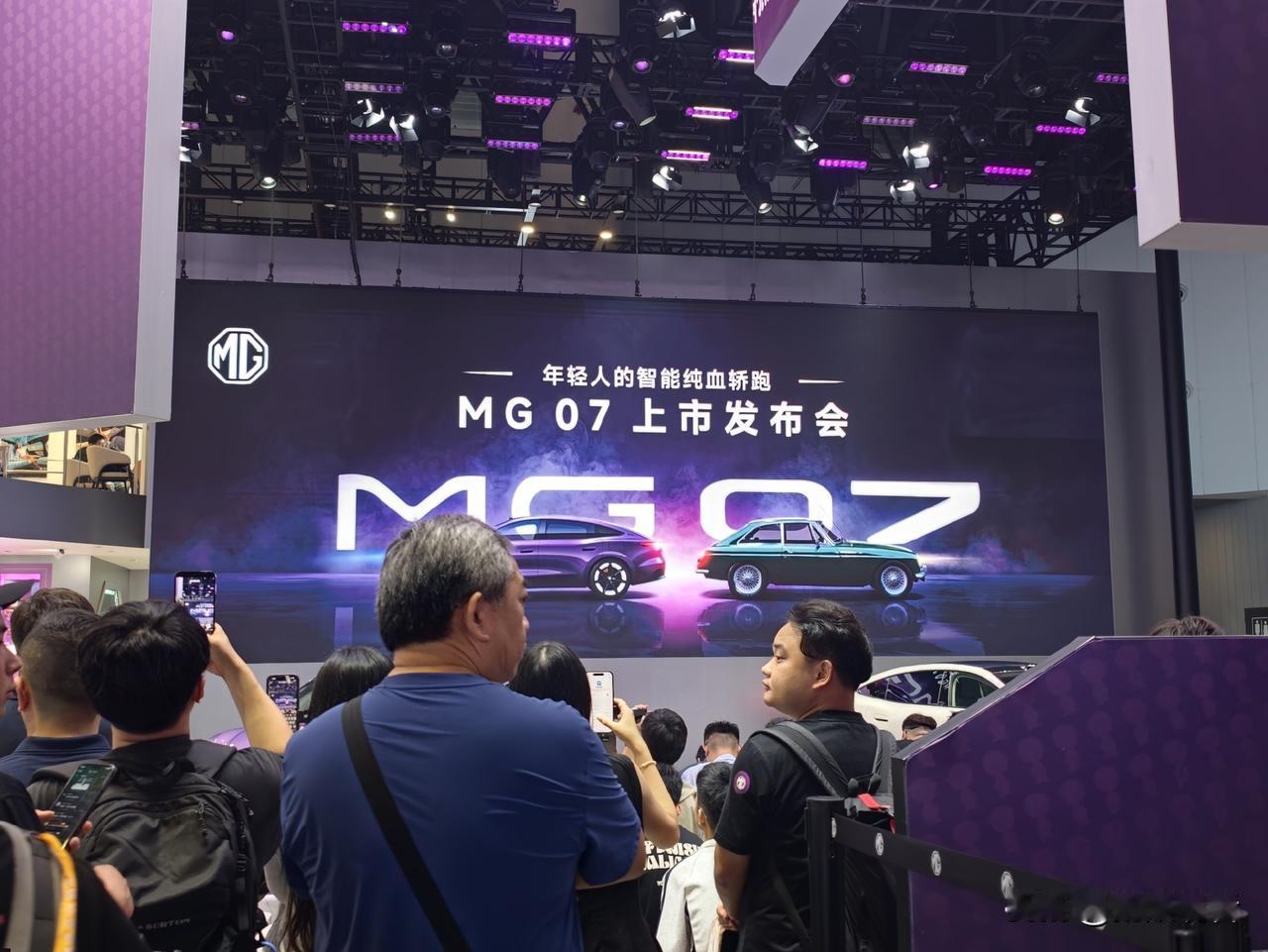 成都车展挖到宝！15万级的轿跑直接把配置堆到天花板
这次逛2026成都车展，最让