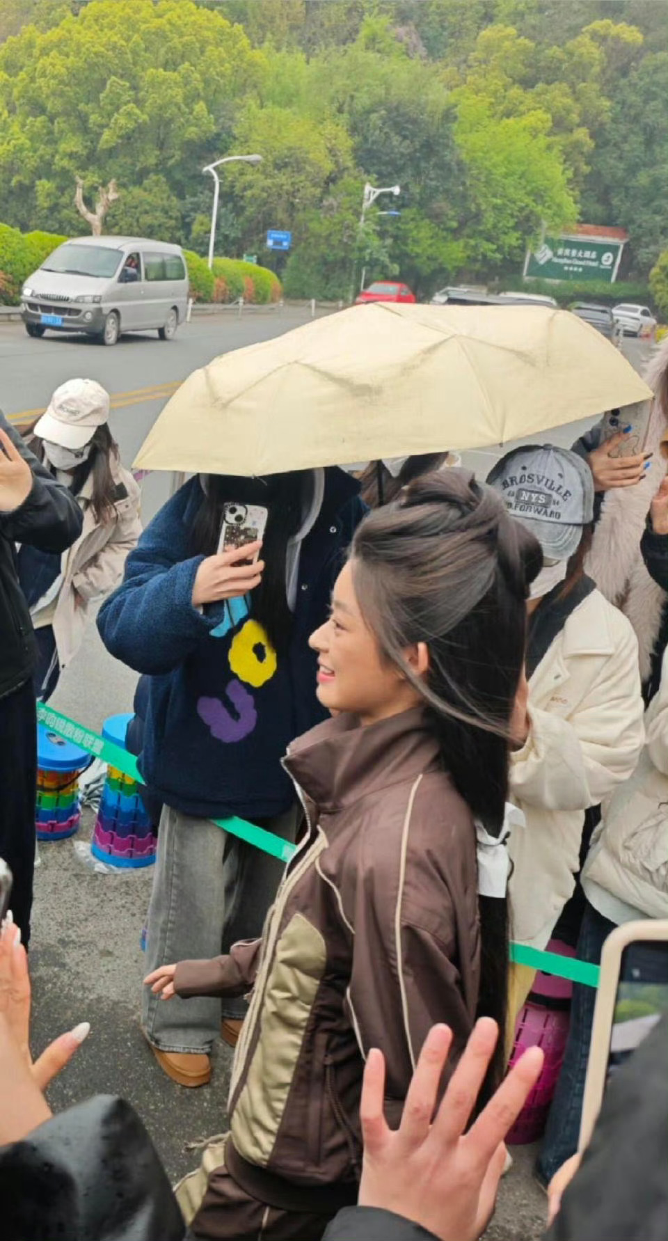 过几天“黄杨钿甜是个很好很努力的小女孩”“我好像比你多段记忆”“忘不了纹脸上”“