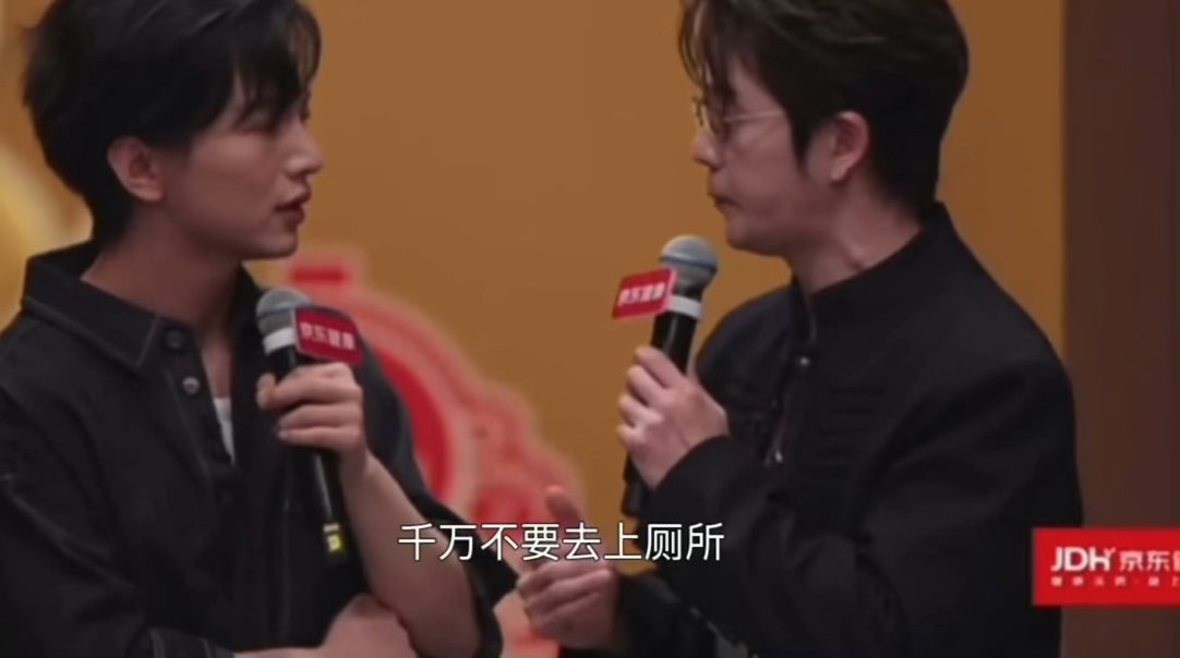 披荆斩棘直播王栎鑫的经验是组队时别去厕所王栎鑫的经验之谈：组队时别去厕所！哈哈哈