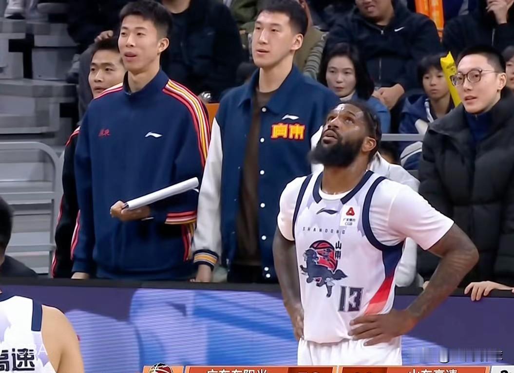 陈林坚真是稳，为啥就是没战术！高诗岩真是太铁，为啥就是一直上！裁判真是太黑，为啥