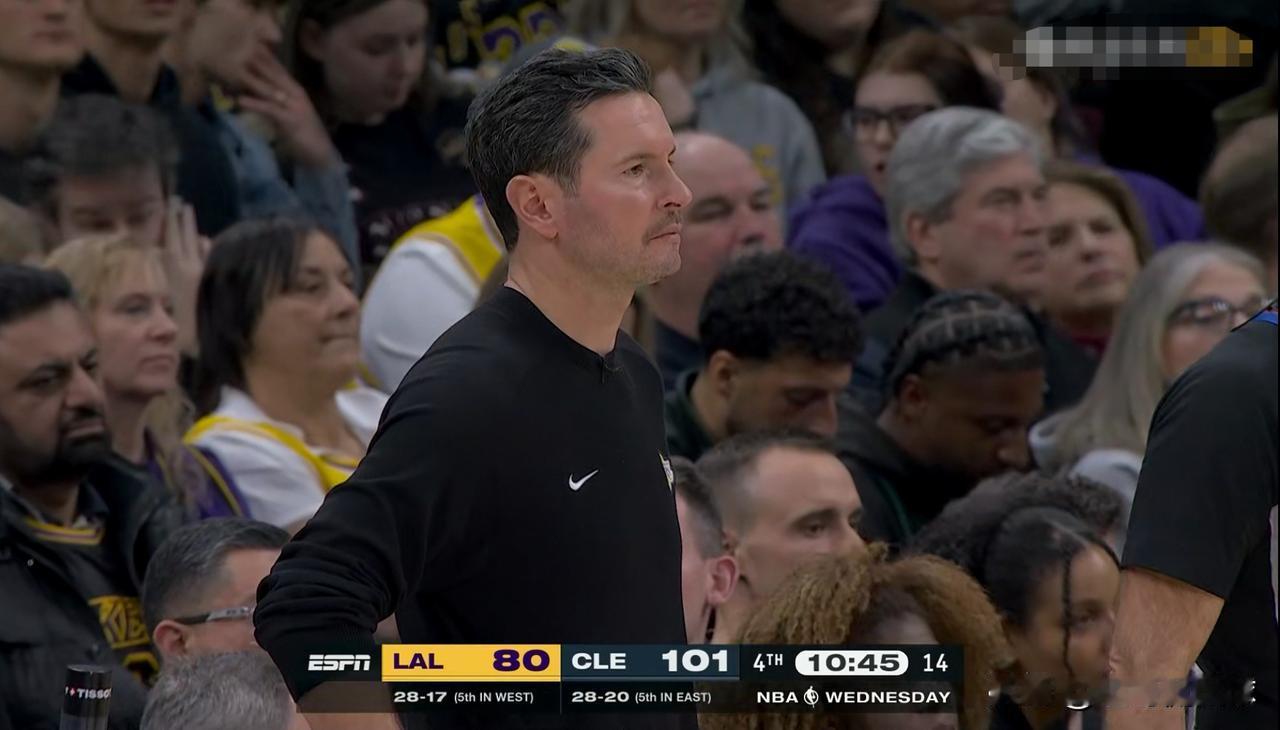 湖人主帅雷迪克怒赞小将布朗尼！在今天湖人客场以99：129惨败于骑士的赛后采访中