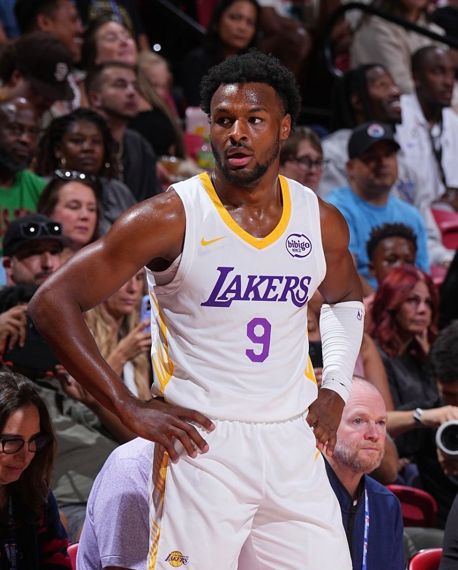 布朗尼·詹姆斯今晚24分钟17分5个篮板5次助攻3/5 3PT布朗尼17分NBA
