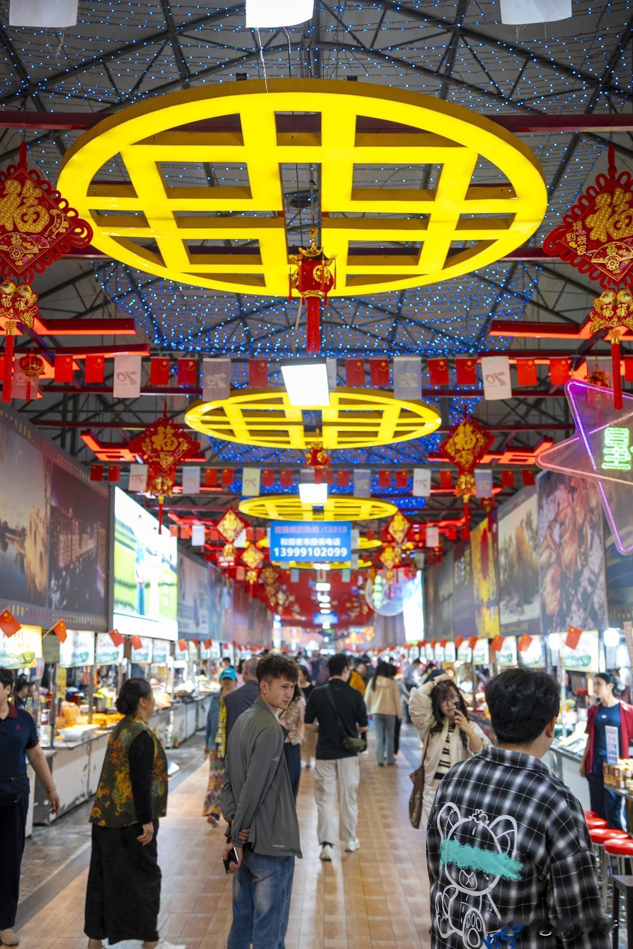 和田老夜市烟火浓郁，南疆特色美食聚集地！来到和田，必须要去逛逛老夜市，尝尝和田当