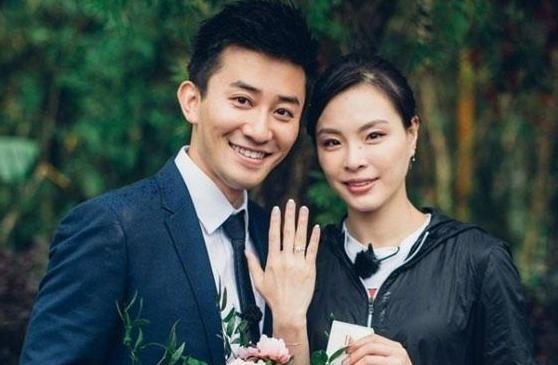 2017年，奥运冠军吴敏霞结婚时，二话不说下跪给婆婆敬茶，婆婆却不以为然。婚后吴