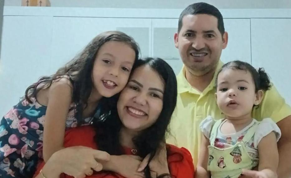 【近期多起致命车祸，敲响交通安全警钟】巴西一家庭在开车回家过圣诞节的路上遭遇可怕