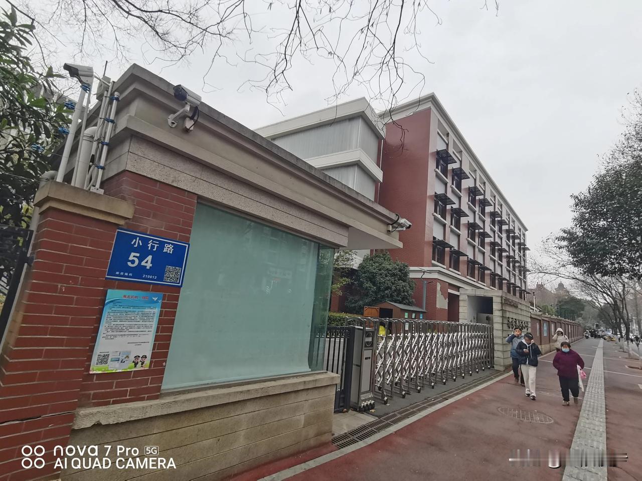 小行寻古六朝砖， 桑蚕公司君知否？茶园原在地铁站，规二路名改啥好？小行路旁火葬场
