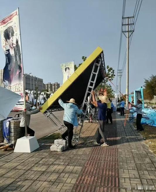 张桂源应援被拆张桂源应援被拆了张桂源应援被拆了，听说是审批没有过～